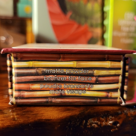 Benefit HOOLA Matte Bronzer (host pick) - Picture 4 of 5